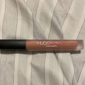 Huda Beauty Liquid Lipstick